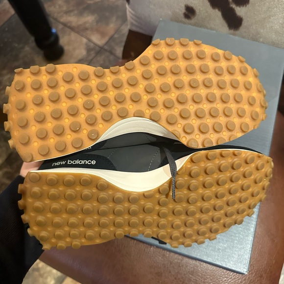 New Balance 327 women’s Black, White, and Gray Sneakers. Worn once - Picture 6 of 6